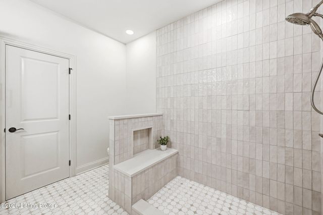 3214 Falls Park Pl, Louisville, KY 40222