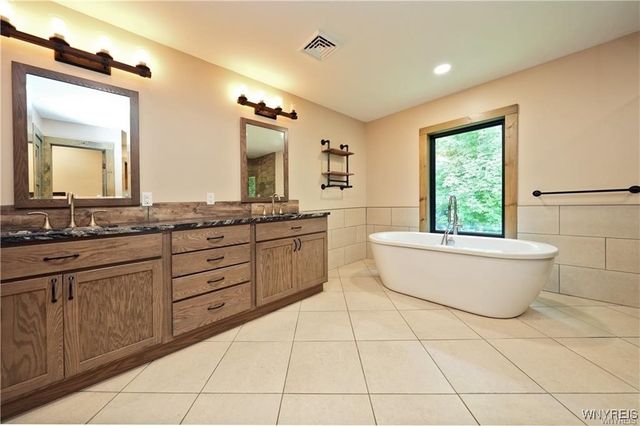 11920 Old Hanford Road, Hanover, NY 14136