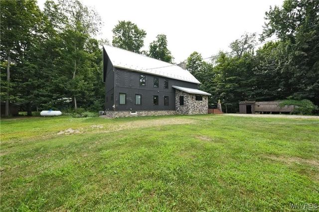 11920 Old Hanford Road, Hanover, NY 14136