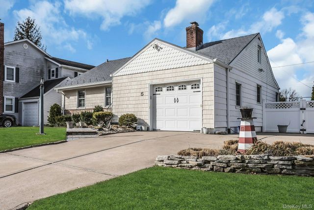 5 Sherwood Road, Glen Cove, NY 11542