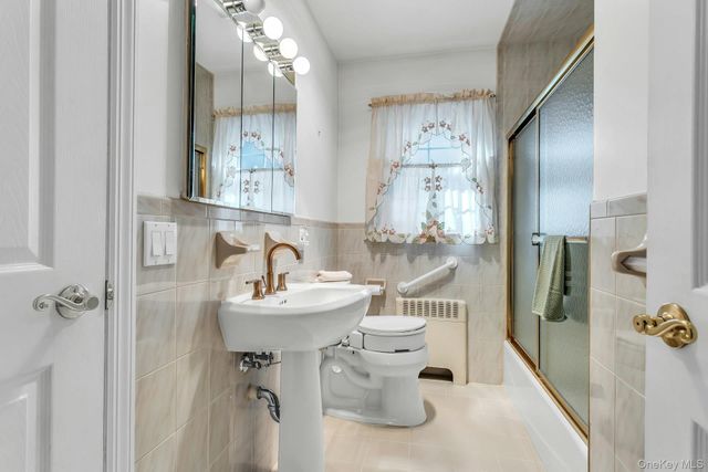 5 Sherwood Road, Glen Cove, NY 11542