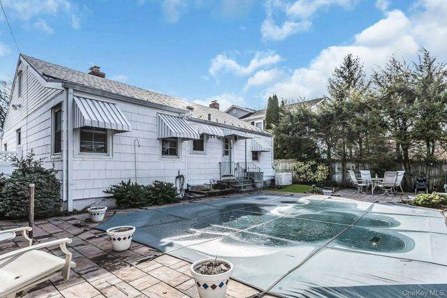 5 Sherwood Road, Glen Cove, NY 11542