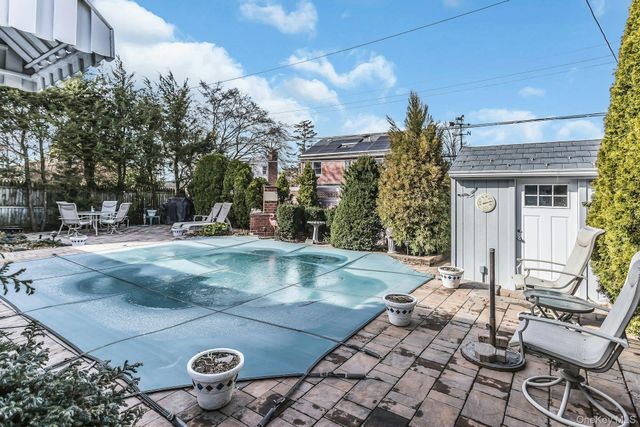 5 Sherwood Road, Glen Cove, NY 11542