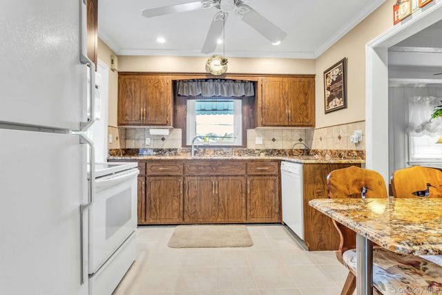 5 Sherwood Road, Glen Cove, NY 11542