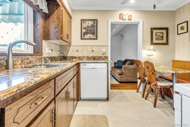 5 Sherwood Road, Glen Cove, NY 11542