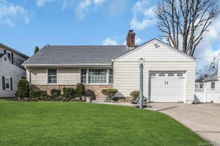 5 Sherwood Road, Glen Cove, NY 11542