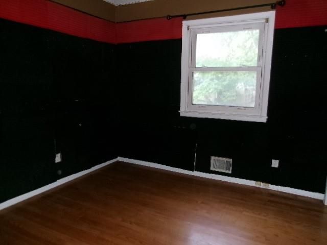 618 NW Kay Drive, Lee's Summit, MO 64063