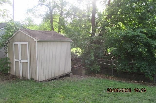 618 NW Kay Drive, Lee's Summit, MO 64063