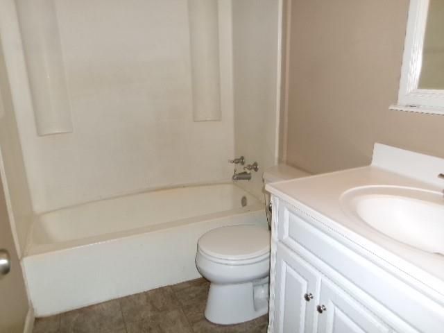 618 NW Kay Drive, Lee's Summit, MO 64063