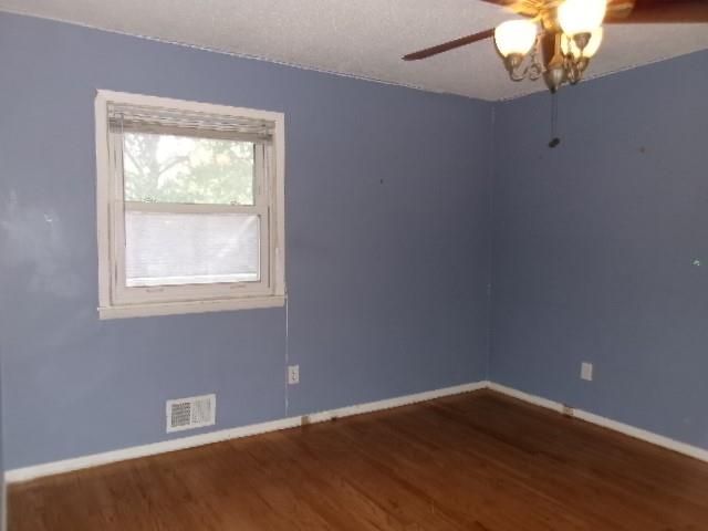 618 NW Kay Drive, Lee's Summit, MO 64063