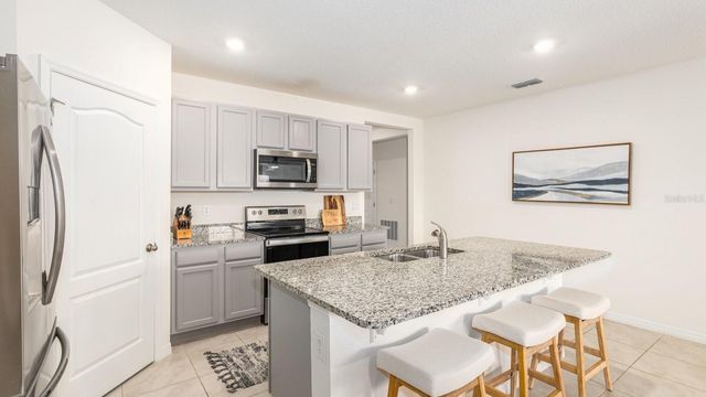 5208 GREENHEART AVENUE, Mount Dora, FL 32757