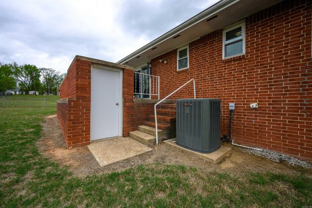 140 N Spring Street, Melbourne, AR 72556