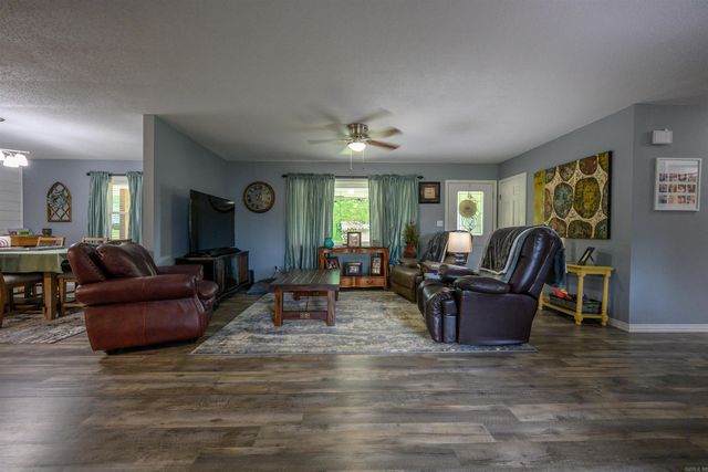 140 N Spring Street, Melbourne, AR 72556