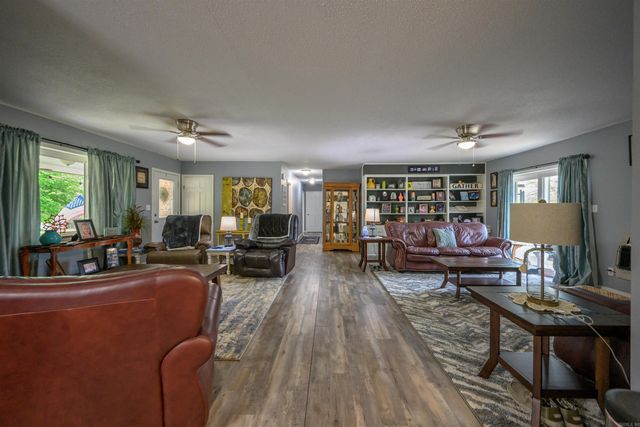 140 N Spring Street, Melbourne, AR 72556