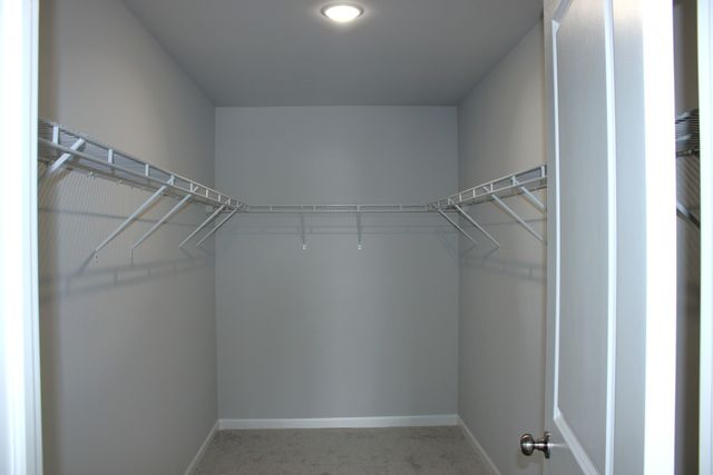 828 Blackhawk Drive, Braidwood, IL 60408