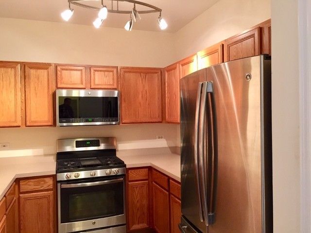 3243 Stratford Court 2C, Lake Bluff, IL 60044