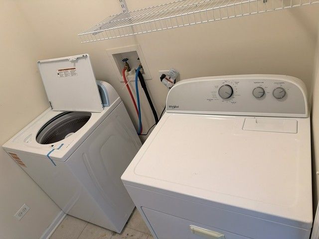 3243 Stratford Court 2C, Lake Bluff, IL 60044