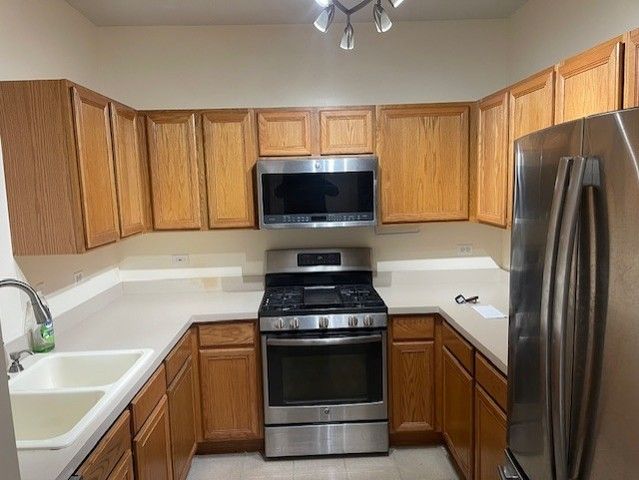 3243 Stratford Court 2C, Lake Bluff, IL 60044