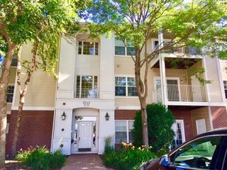 3243 Stratford Court 2C, Lake Bluff, IL 60044