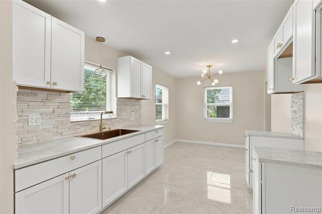 10346 Lakepointe Street, Detroit, MI 48224