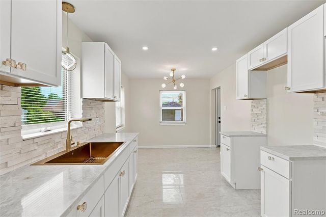 10346 Lakepointe Street, Detroit, MI 48224