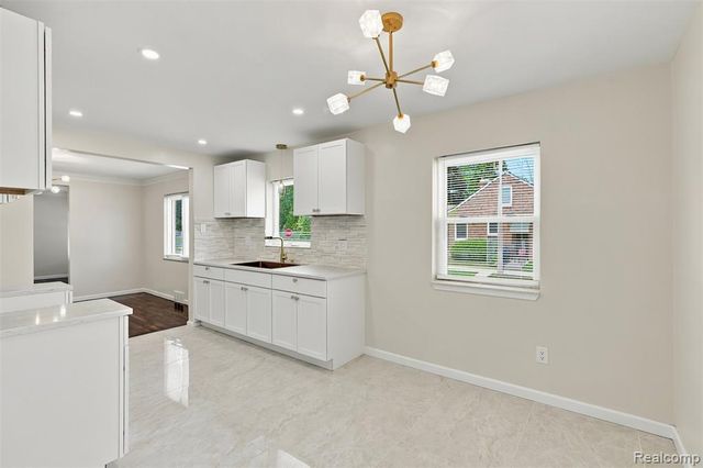 10346 Lakepointe Street, Detroit, MI 48224