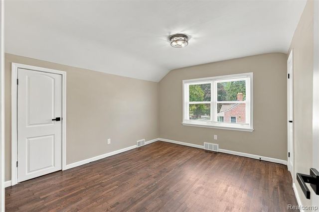 10346 Lakepointe Street, Detroit, MI 48224