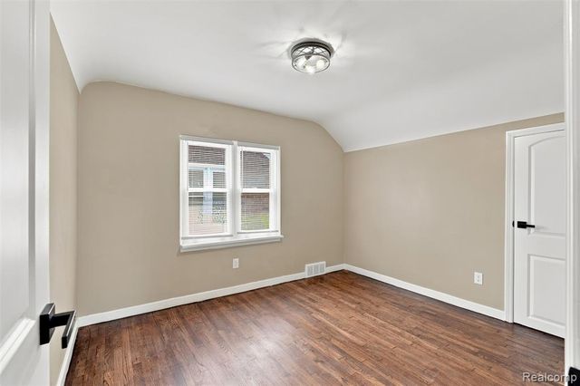 10346 Lakepointe Street, Detroit, MI 48224