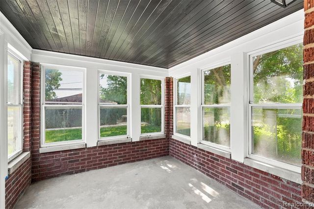 10346 Lakepointe Street, Detroit, MI 48224