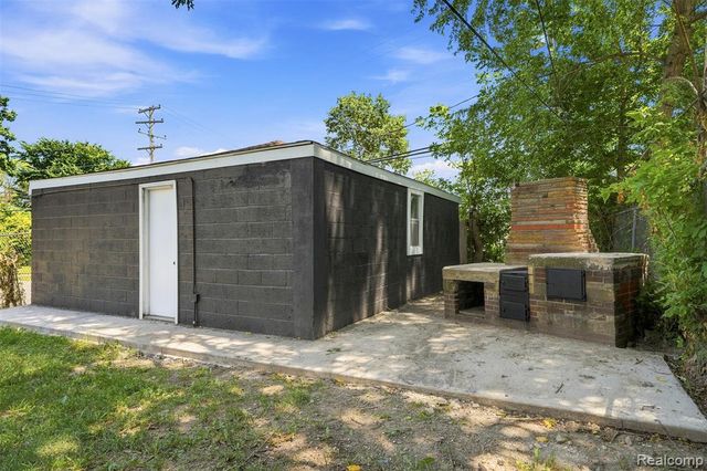 10346 Lakepointe Street, Detroit, MI 48224