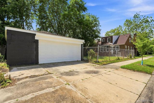 10346 Lakepointe Street, Detroit, MI 48224