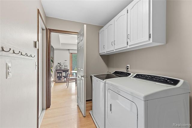 2066 Jeffrey Drive, Troy, MI 48085