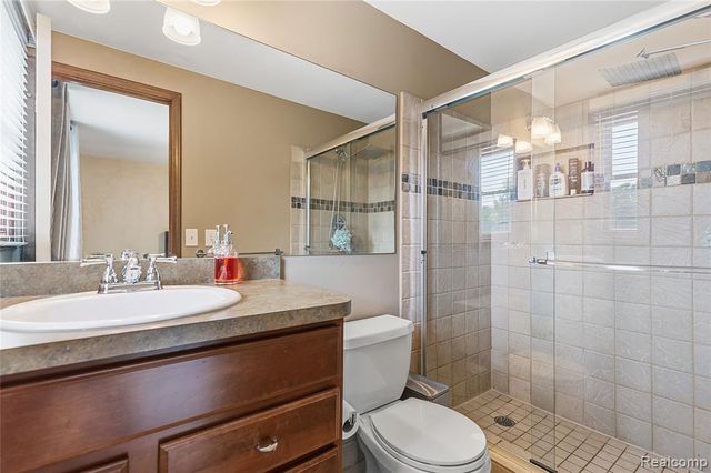 2066 Jeffrey Drive, Troy, MI 48085
