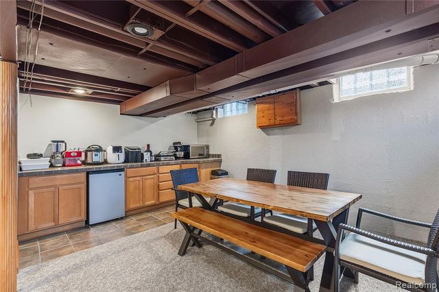2066 Jeffrey Drive, Troy, MI 48085