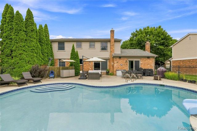 2066 Jeffrey Drive, Troy, MI 48085
