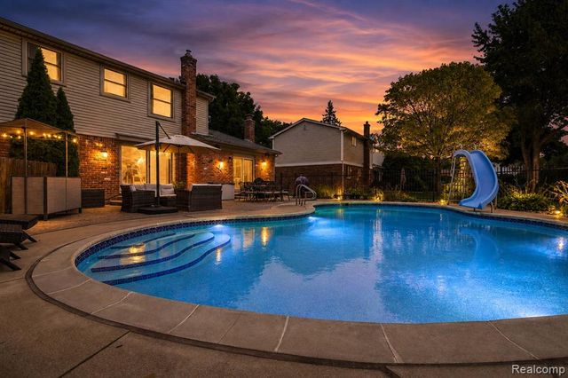 2066 Jeffrey Drive, Troy, MI 48085