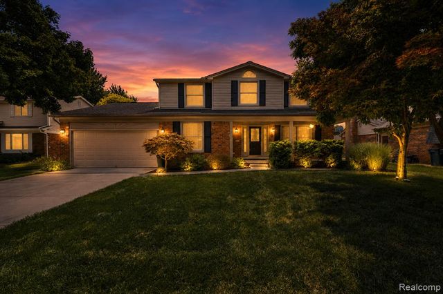 2066 Jeffrey Drive, Troy, MI 48085