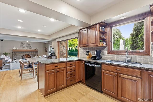 2066 Jeffrey Drive, Troy, MI 48085