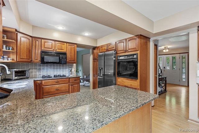 2066 Jeffrey Drive, Troy, MI 48085