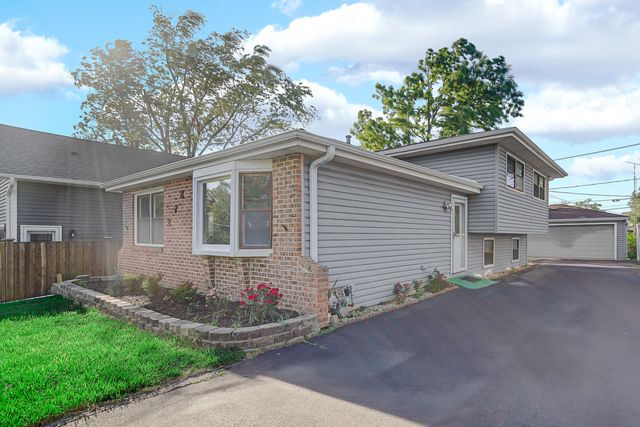 26W278 Harrison Avenue, Winfield, IL 60190