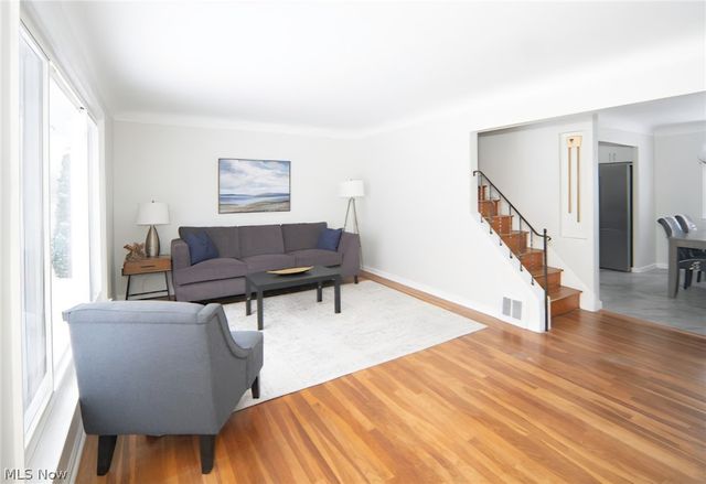 1662 Hawthorne Drive, Mayfield Heights, OH 44124