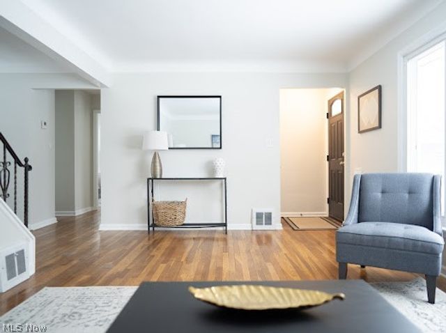 1662 Hawthorne Drive, Mayfield Heights, OH 44124