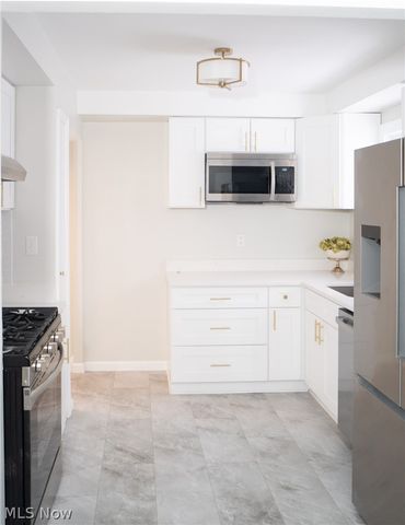 1662 Hawthorne Drive, Mayfield Heights, OH 44124