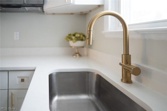 1662 Hawthorne Drive, Mayfield Heights, OH 44124