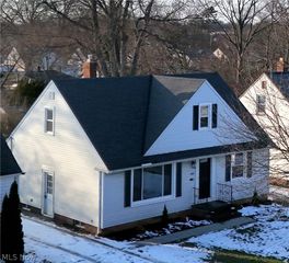 1662 Hawthorne Drive, Mayfield Heights, OH 44124