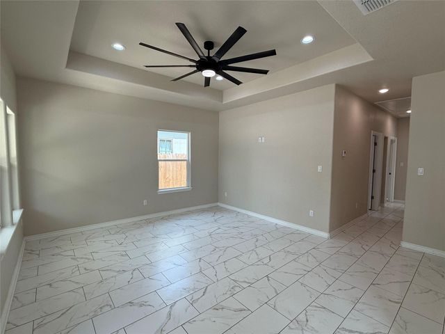 811 5th ST, Lockhart, TX 78644