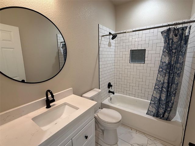 811 5th ST, Lockhart, TX 78644