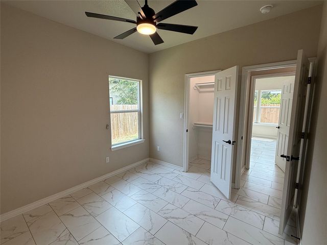 811 5th ST, Lockhart, TX 78644