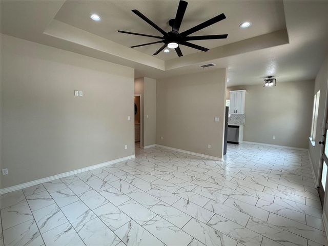 811 5th ST, Lockhart, TX 78644