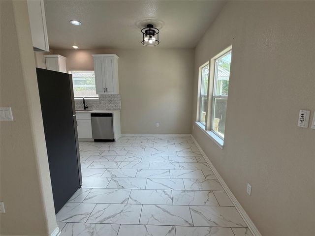 811 5th ST, Lockhart, TX 78644